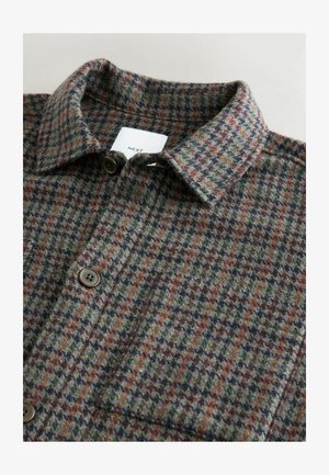 Villasegusti villasegu koosseisus, mis sisaldab ruudulist mustrit roheliste, pruunide ja siniste tooni, nööbiga sulgemine ja krae; tekstureeritud kangas.