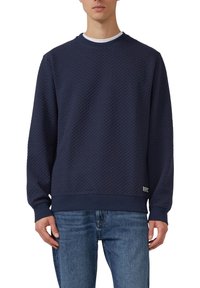 Granatowa teksturowana bluza z prążkowanym dekoltem w serek i mankietami, z subtelnym wzorem i tkana etykietą na dolnym brzegu.