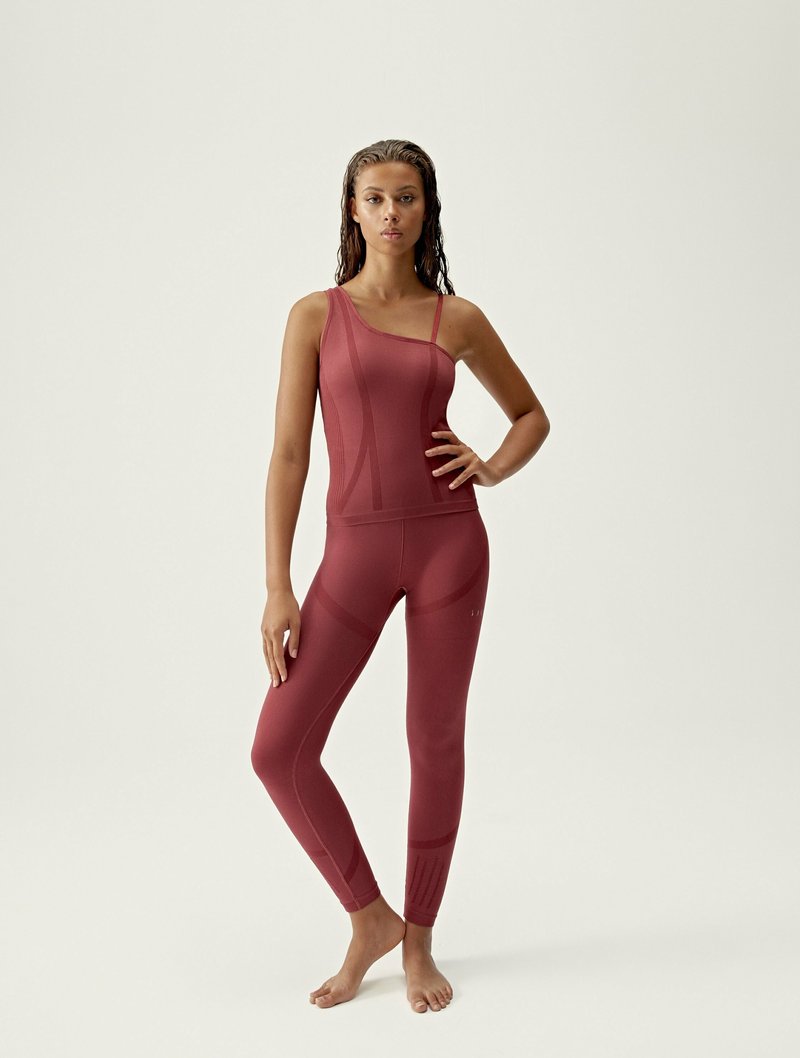 Born Living Yoga Top donkerrood Born Living Yoga Top donkerrood