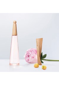 Issey Miyake EAU&PIVOINE EAU DE TOILETTE INTENSE  SPRAY - Intensiv Eau de Toilette