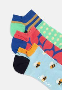 Bunte Knöchelsocken mit verschiedenen Mustern: Streifen, gepunktet, florale Designs und einem Bienenmotiv. Hergestellt aus weichem Baumwollmischmaterial.