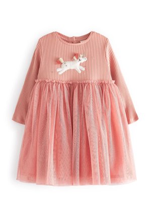 Vestido rosa de manga larga con parte superior acanalada, falda de tul con destellos y un aplique de unicornio con adornos en el corpiño.