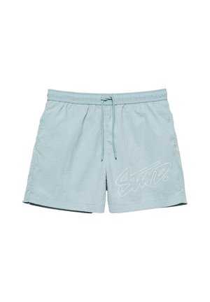 Short de bain bleu clair avec taille élastique, cordon de serrage et texte graphique blanc sur la jambe gauche.