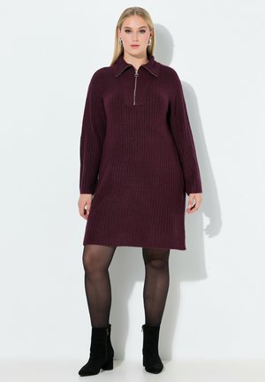 - Sukienka dzianinowa