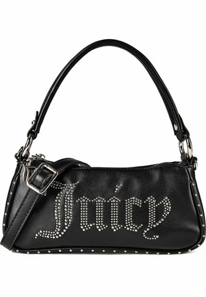 Schwarze Leder-Umhängetasche mit silbernen Nieten, die das Wort „Juicy“ bilden, und abnehmbarem, verstellbarem Riemen.