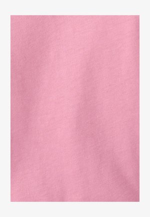Tejido de algodón rosa claro con una textura suave y lisa y un sutil patrón acanalado, adecuado para ropa casual o tapicería.