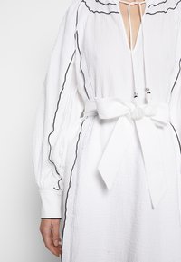Claudie Pierlot Vapaa-ajan mekko - off-white
