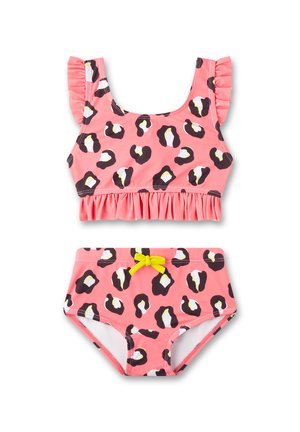 Zweiteiliger Badeanzug in Pink mit einem Leopardenmuster. Der Oberteil hat rüschierte Träger und einen fransigen Saum. Der Unterteil hat eine gelbe Schleifenakzent.