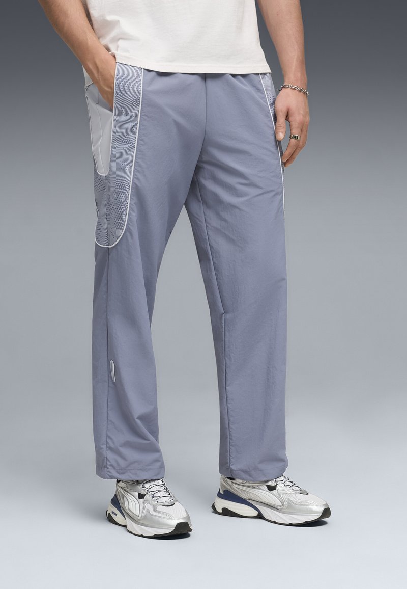 Puma PUMATECH-X RELAXED TRACK PANTS - Teplákové kalhoty - gray sky