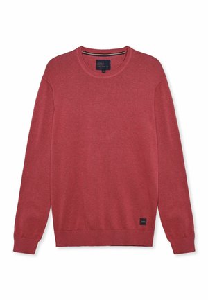 Langærmet crewneck-trøje i afdæmpet rød med ribstrikkede ærmeafslutninger og kant, mærket "Signal" på kraven og en lille lap nær kanten.