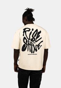 CRYSTAL PARIS OVERSIZED SHINE - T-shirt print - cream