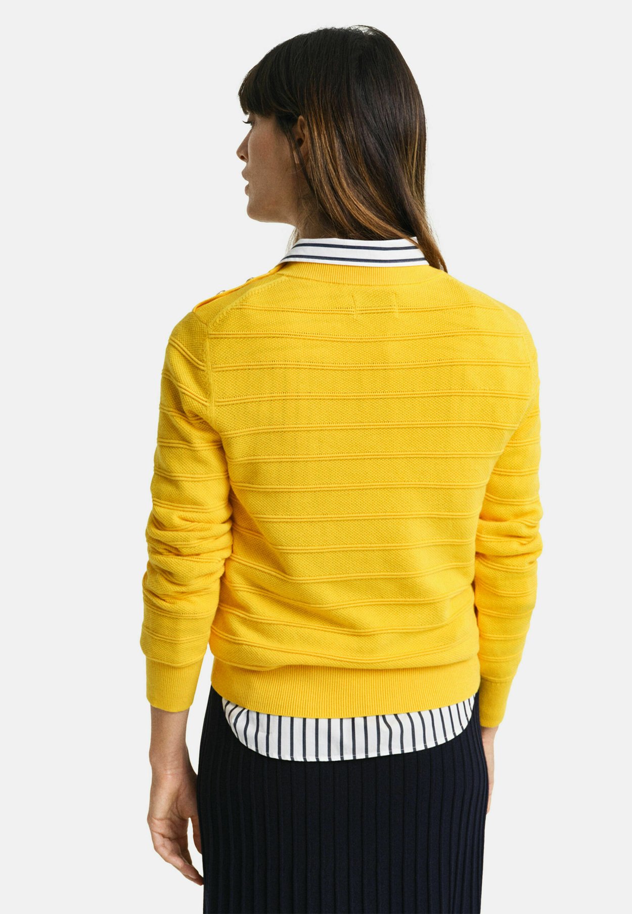 TEXTURED C NECK