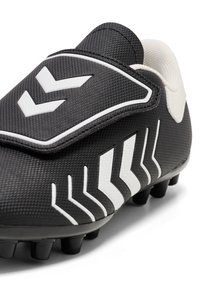 Hummel HATTRICK - Fodboldstøvler til fast underlag - black white