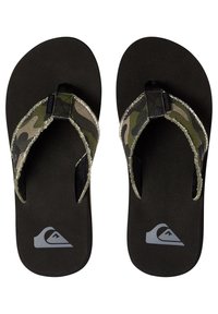 Sorte gummiflips med camouflage-mønstret stropper i stof og et sølvaccent. Har en tekstureret fodseng og logo på sålen.