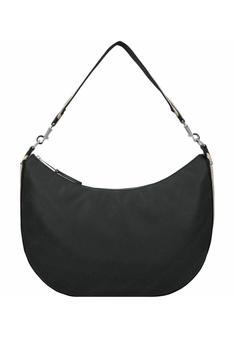 Schwarze Nylon-Schultertasche mit einer geschwungenen Form, ausgestattet mit einem Reißverschlussverschluss und einem zweifarbigen Tragegurt mit Metallelementen und geprägt Logo-Details.