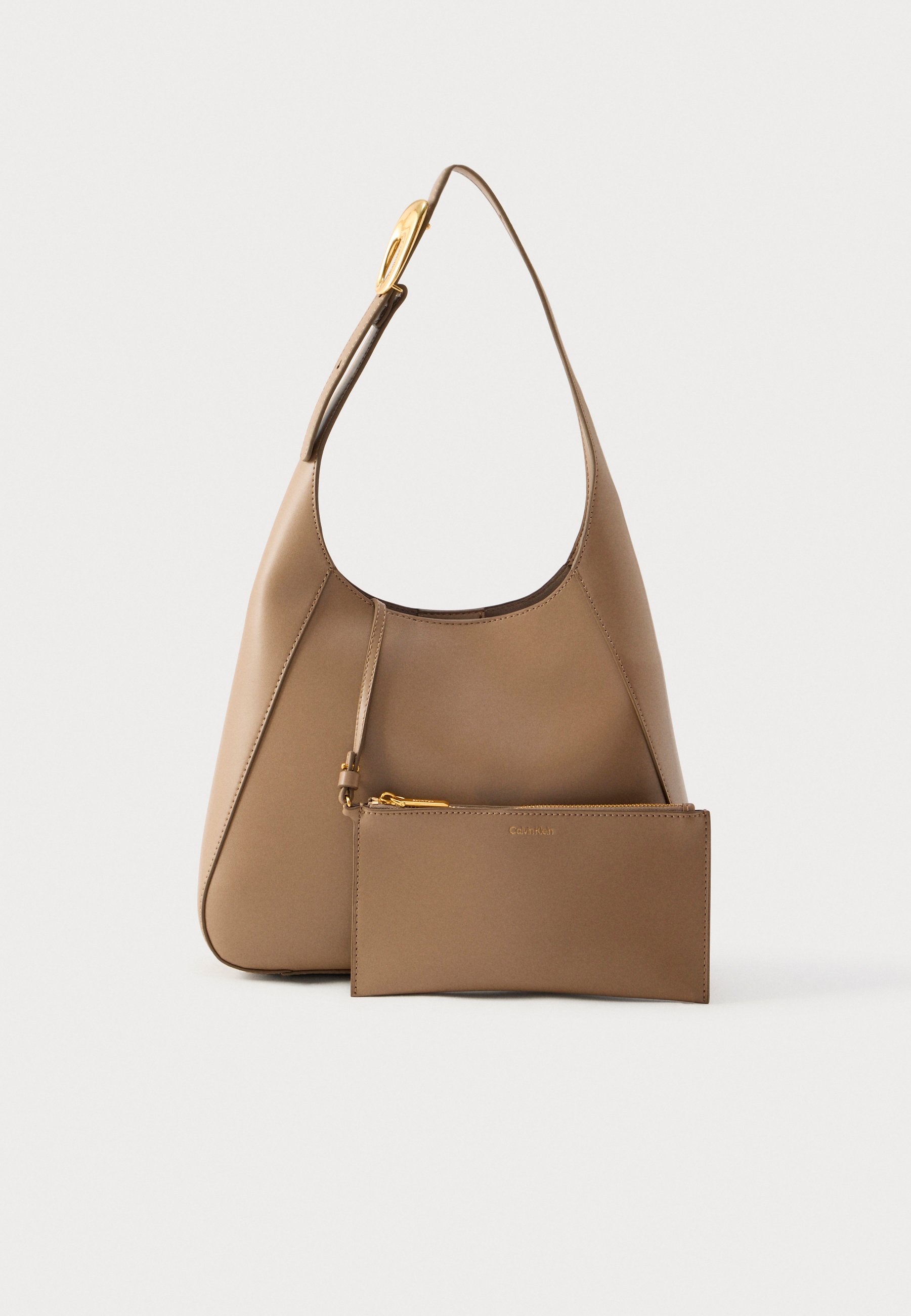 Calvin Klein HARDWARE MEDIUM BAG - Kabelka - desert taupe