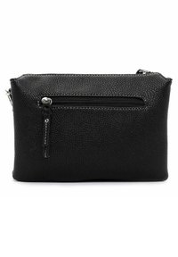 Borsa a pochette in pelle nera e texture con tasca frontale con zip e forma rettangolare. Presenta hardware argentato e una finitura a forma di ciottolo.