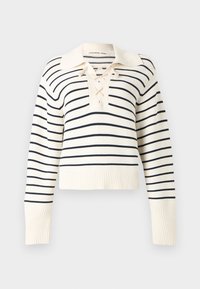 Επιλέχθηκε, off-white