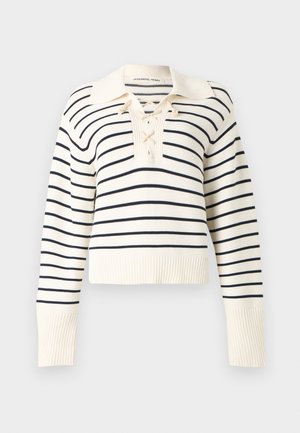 Cremefarbener Langarmpullover mit schmalen schwarzen horizontalen Streifen, einem weiten Kragen und Schnürung im Ausschnitt.