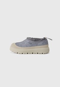 Unselected, obsidian/cobble grey