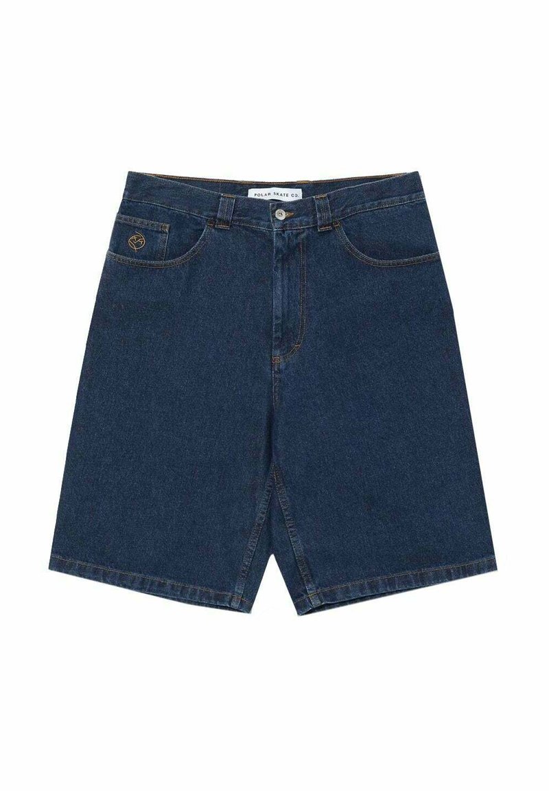 Shorts de mezclilla en azul oscuro, con cierre de botón, cinco bolsillos y un pequeño emblema en el bolsillo delantero.