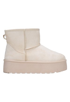 Winter boots - beige