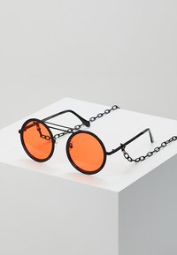 Urban Classics CHAIN SUNGLASSES - Päikeseprillid - black/orange