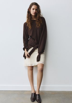 PULL&BEAR, STRIPED RAGLAN LONG SLEEVE - T-SHIRT - T-shirt à manches longues - brown