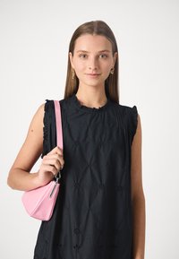 GAP GAP X DÔEN SHIFT DRESS - Rochie de zi - true black