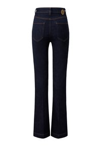 Tmavě modré zvonové džíny vyrobené z denimu, s zadními kapsami, viditelným šitím, bronzovým knoflíkem a rovnými nohavicemi na lemu.
