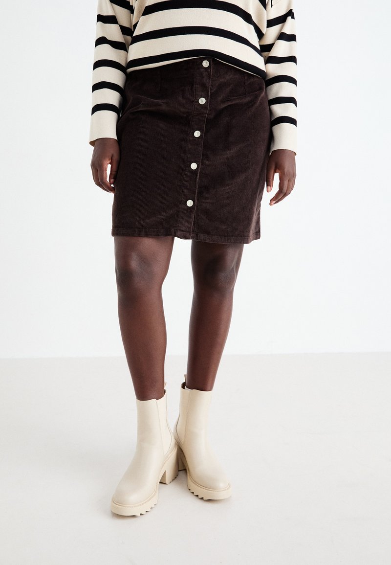 Vero Moda Curve VMCETTA SKATER  - A-lijn rok - chocolate torte