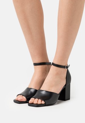 PCLOTTE - Sandali - black