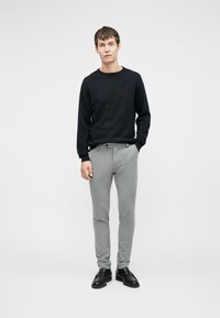 Jack & Jones JJEBASIC CREW NECK NOOS - Neule - navy blazer