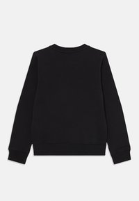 Čierny sweatshirt s okrúhlym výstrihom, dlhými rukávmi a rebrovanými manžetami a spodným lemom. Vyrobený z mäkkého materiálu, s jednoduchým dizajnom bez ozdôb.