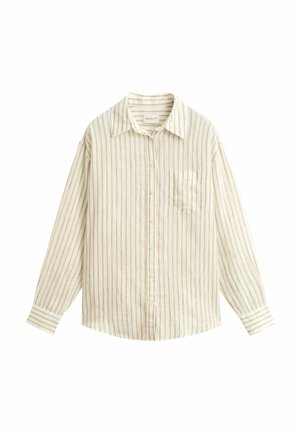 Langärmliges Hemd mit Knopfleiste, beige vertikalen Streifen und einer Brusttasche vorne auf weißem Hintergrund.