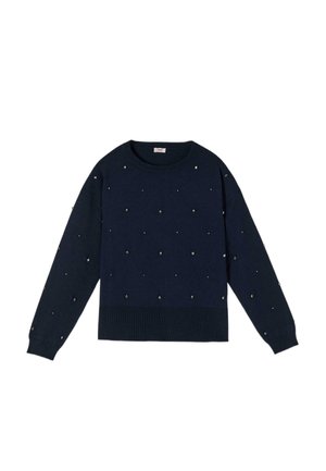 Ciemnogranatowy sweter z długimi rękawami, okrągłym dekoltem oraz drobnymi, rozproszonymi srebrnymi koralikami na przodzie i rękawach.