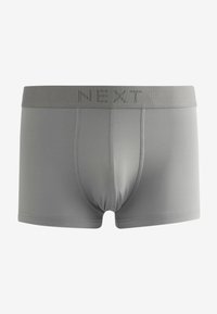 Sive bokserice napravljene od glatkog, elastičnog materijala. Imaju meku, široku gumicu s utisnutim brendom "NEXT".