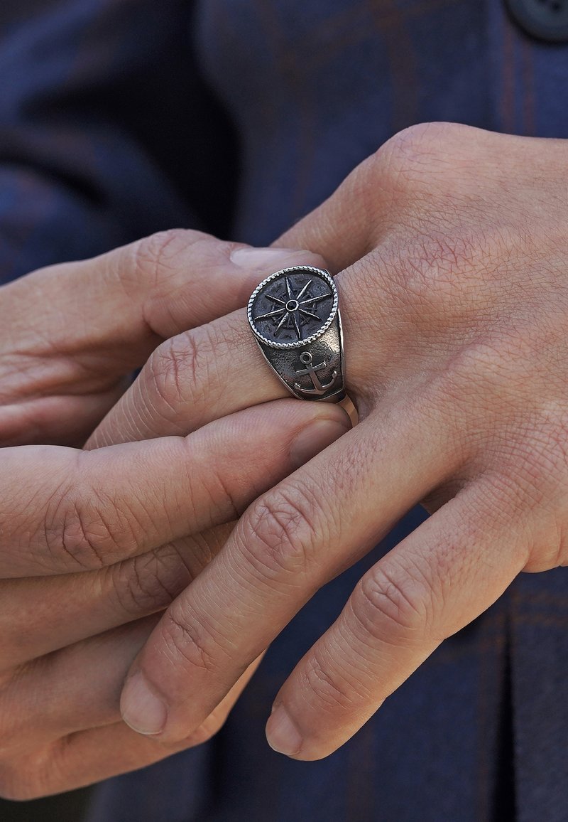 LUCLEON LEON - Ring - steel silver