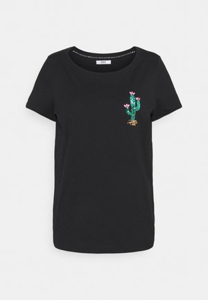 Svart t-shirt med kort ärm, prydd med en liten grön paljettkaktus och rosa blommor broderade på vänster bröst.