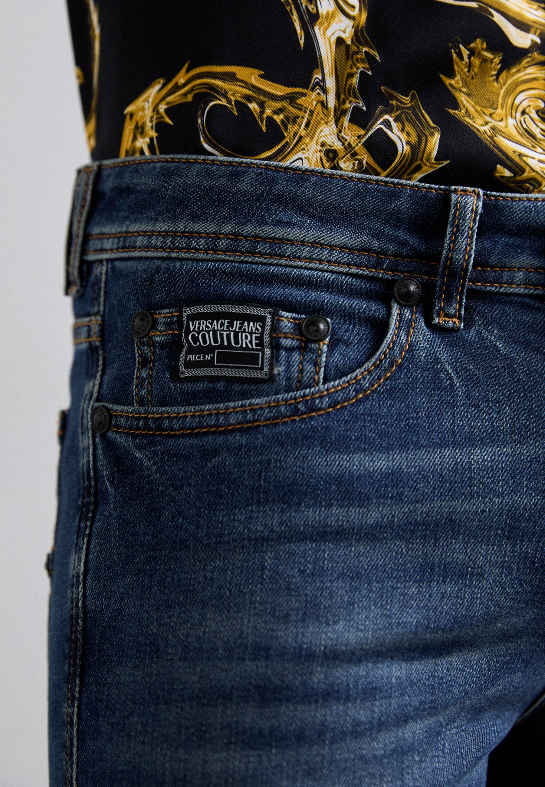 VERSACE JEANS COUTURE スキニージーンズ メタルロゴ JEGGINGFIT 84137b07ab3f4ff3a2264ff464cd4e