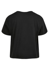 Zwarte katoenen t-shirt, korte mouwen, ruime pasvorm, ronde halslijn, zachte textuur, effen kleur, geen zichtbare patronen of accenten.