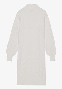 Robe en tricot blanc avec un col montant haut, présentant un motif en torsades, des manches longues bouffantes et des poignets côtelés à l'ourlet et aux manches.