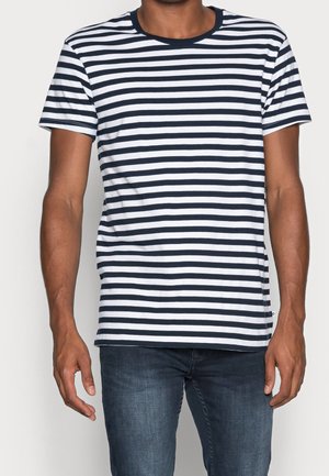 T-shirt rayé bleu marine et blanc en coton, avec un col rond et des manches courtes, coupe droite et un minimum de détails.