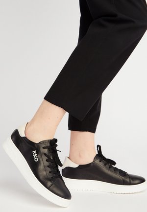 Sneakers - black