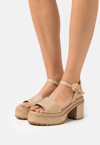 Cult Gaia Sandaletter - beige