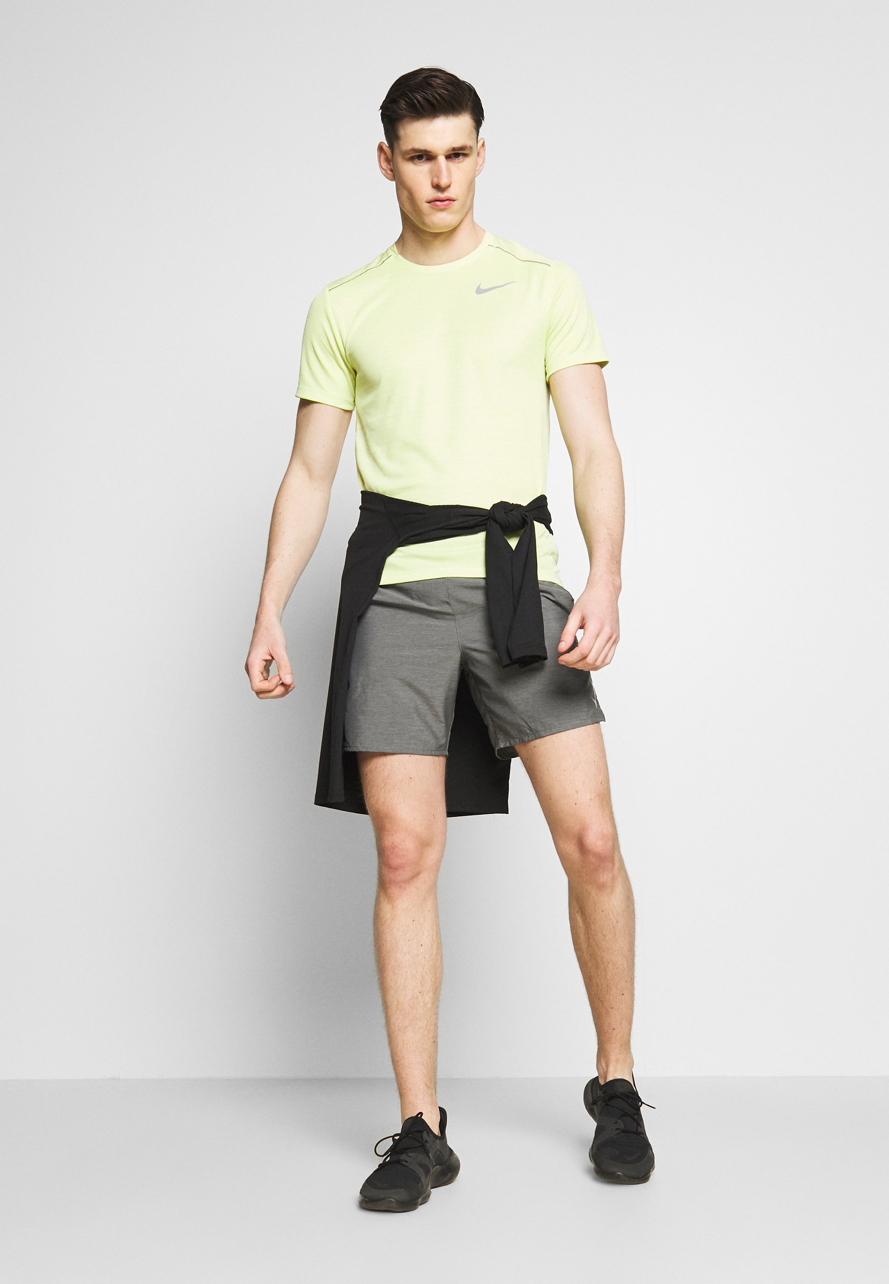 nike performance challenger short