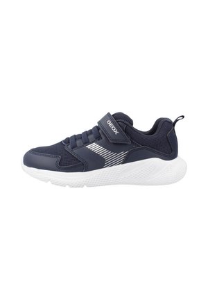 Scarpa sportiva blu navy con materiale in rete e sintetico, suola bianca, lacci elastici e strap in Velcro. Presenta un design a strisce sul lato.