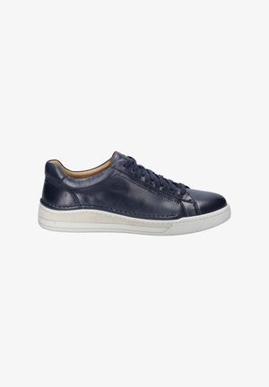 Marineblaue Leder-Sneaker mit abgerundeter Spitze, weißer Gummisohle und kontrastierenden beigen Akzenten. Verfügt über flache Schnürsenkel und minimale Nähtdetails.