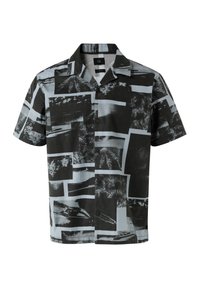 Korte mouwen overhemden met een zwart-grijs fotocollectie patroon, voorzien van een klassieke kraag en zachte stoftextuur.