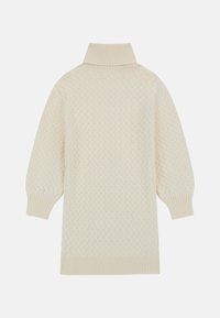 Sweter w kolorze kremowym, wykonany na drutach, z wysokim ściągaczem i bufiastymi rękawami, ozdobiony wzorem w romby oraz ściągaczami przy mankietach i dole.